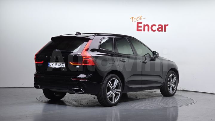 Volvo XC60 2021 — 2