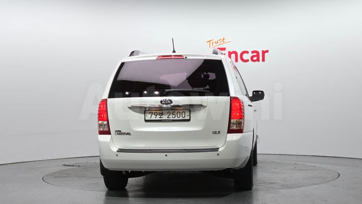 Kia Carnival 2013 — 4
