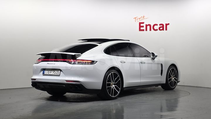 Porsche Panamera 2023 — 2