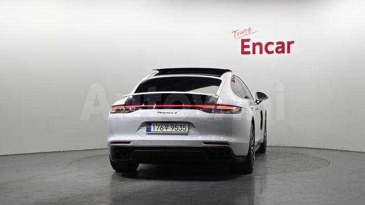 Porsche Panamera 2023 — 4