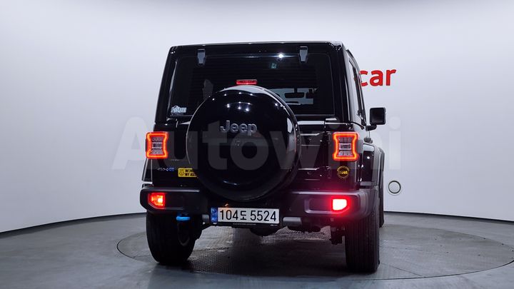 Jeep Wrangler 2022 — 4