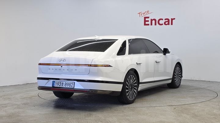 Hyundai Grandeur 2023 — 2