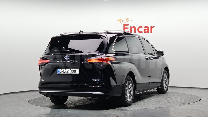 Toyota Sienna 2024 — 3