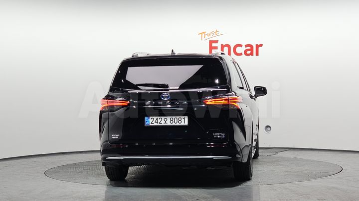 Toyota Sienna 2024 — 5