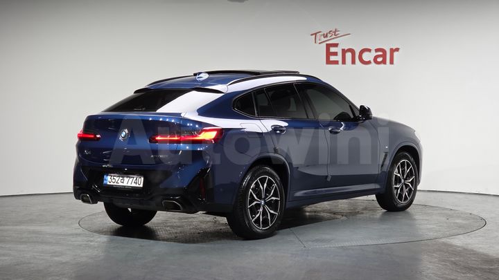 BMW X4 2023 — 2
