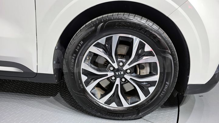 Kia Carnival 2021 — 5