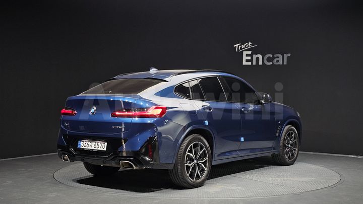 BMW X4 2023 — 2