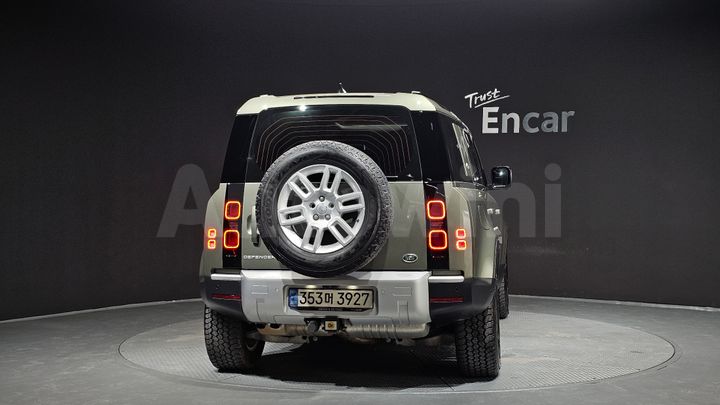 Land Rover Defender 2022 — 4