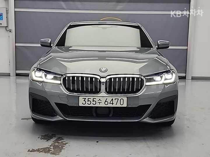 BMW 5 Series 2023 — 2