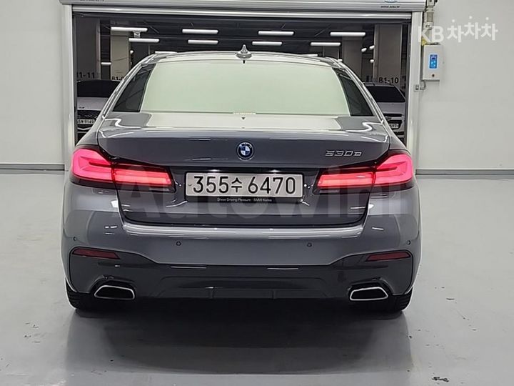 BMW 5 Series 2023 — 3