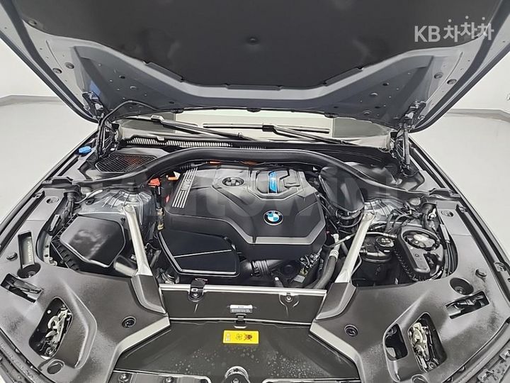 BMW 5 Series 2023 — 5