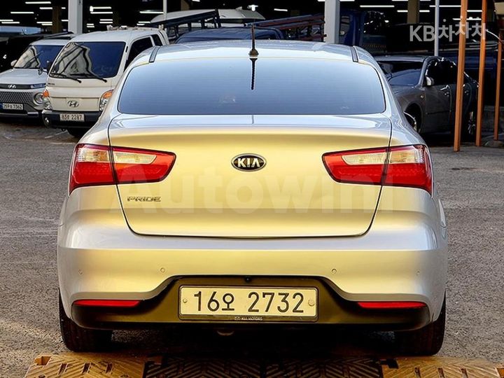 Kia Pride 2015 — 3