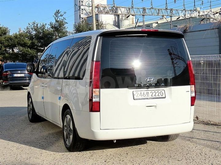 Hyundai Staria 2023 — 3
