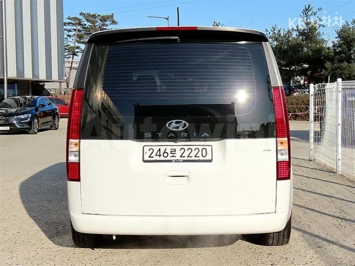 Hyundai Staria 2023 — 4