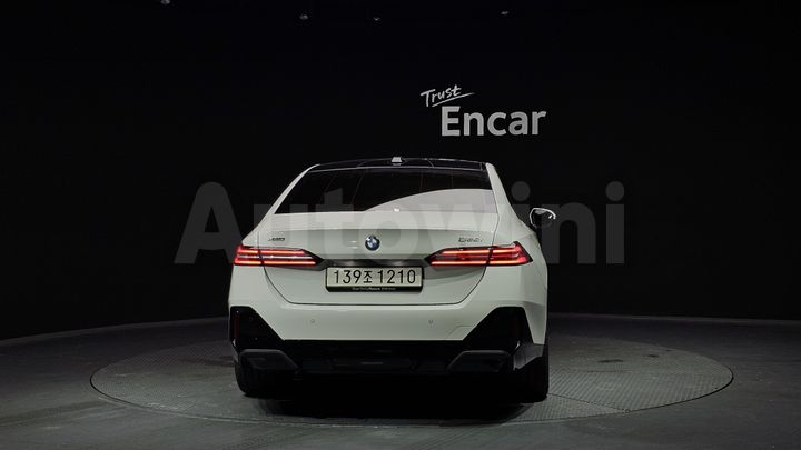 BMW 5 Series 2025 — 4