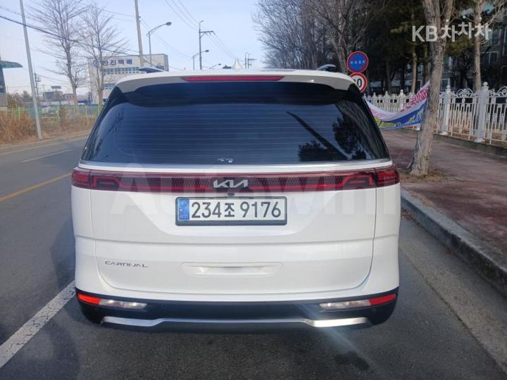 Kia Carnival 2022 — 3