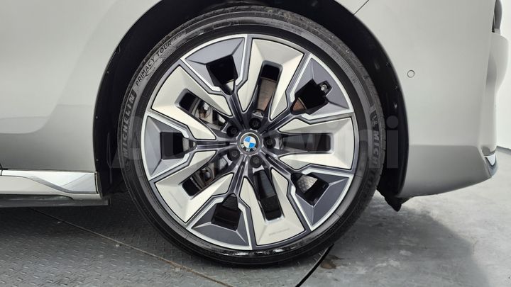 BMW i7 2023 — 5