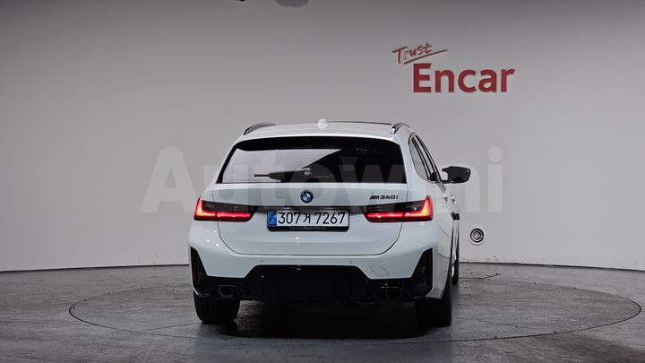 BMW 3 Series 2025 — 3