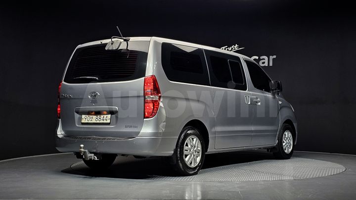 Hyundai Starex 2017 — 2