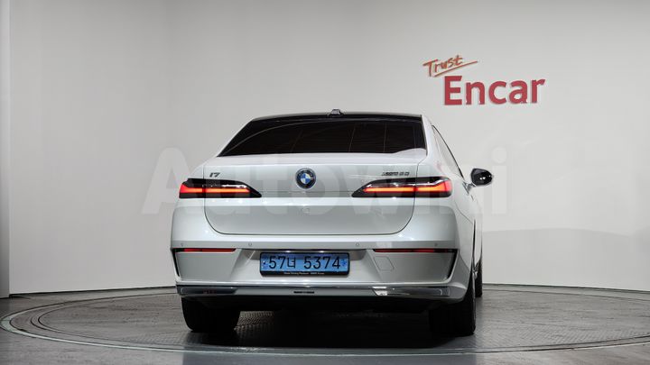 BMW i7 2023 — 4