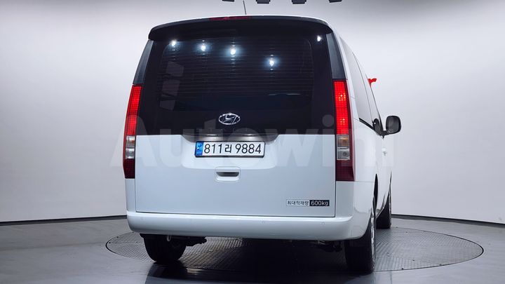 Hyundai Staria 2023 — 3