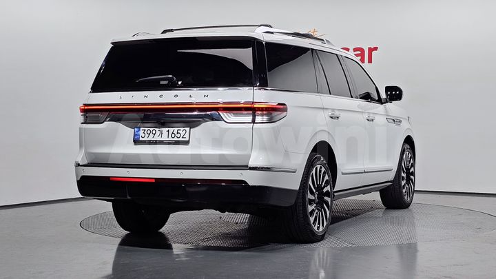 Lincoln Navigator 2023 — 2