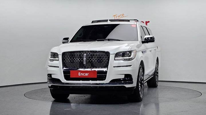 Lincoln Navigator 2023 — 3