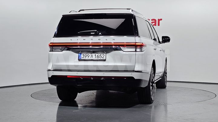 Lincoln Navigator 2023 — 4