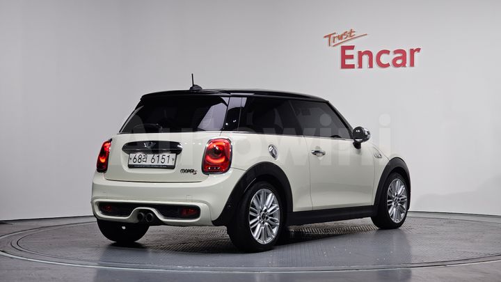 Mini Cooper 2015 — 2