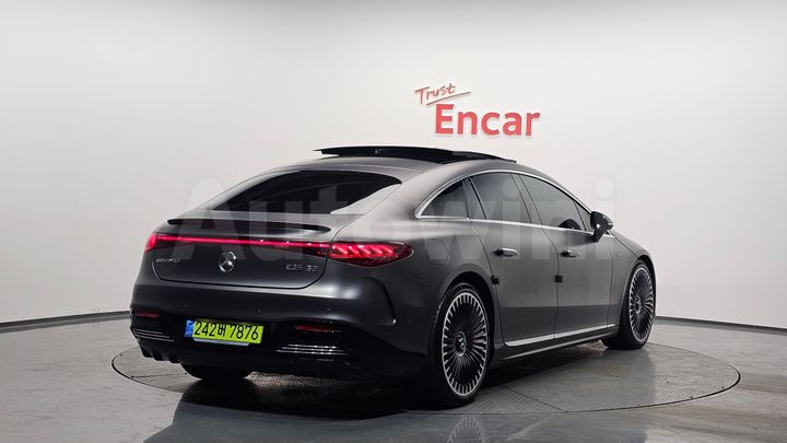 Mercedes Benz EQS