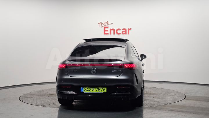 Mercedes Benz EQS 2022 — 3