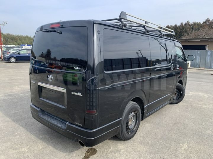 Toyota Hiace 2009 — 2