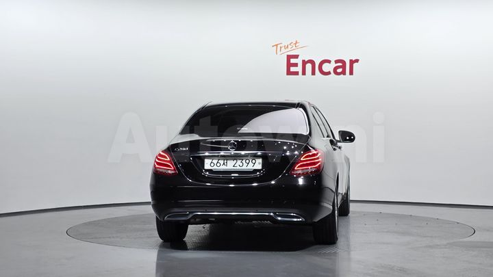 Mercedes Benz C Class 2018 — 4