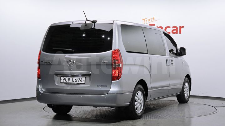 Hyundai Starex 2017 — 2