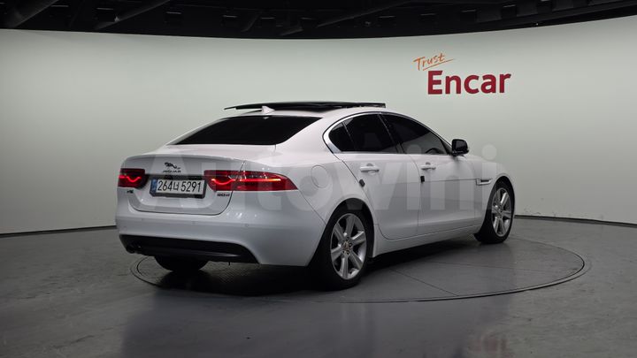 Jaguar XE 2016 — 2