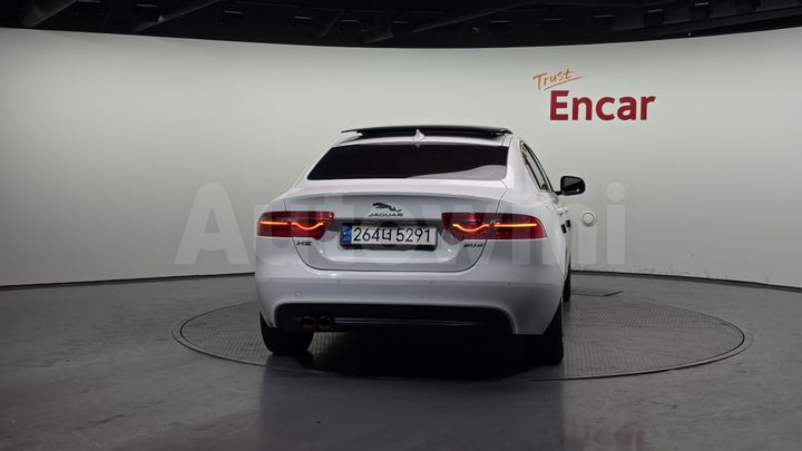Jaguar XE 2016 — 4