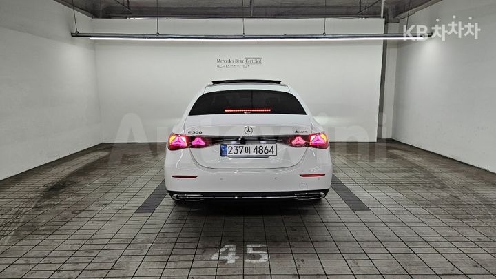 Mercedes Benz E Class 2024 — 3