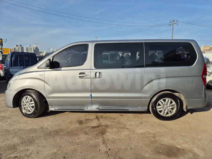Hyundai Starex 2017 — 2