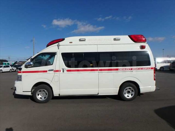 Toyota Hiace 2011 — 2