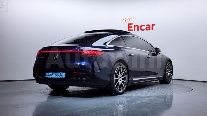 Mercedes Benz EQS