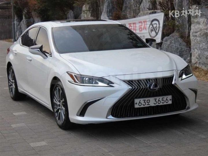 Lexus ES 2019 — 2