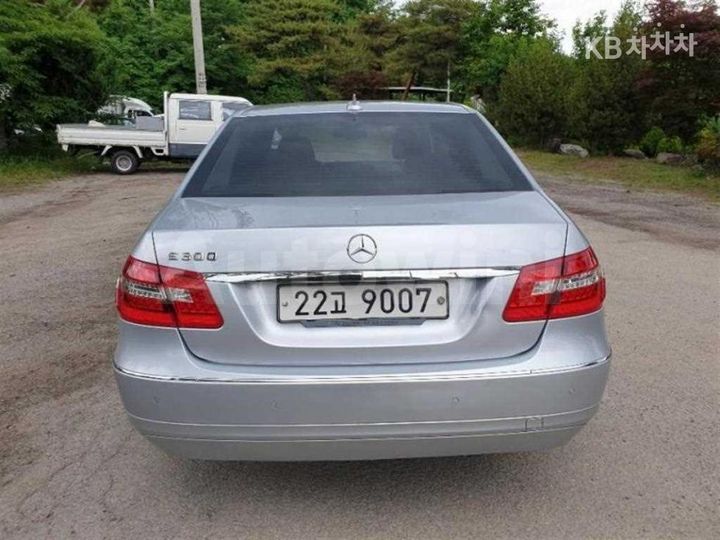 Mercedes Benz E Class 2011 — 4