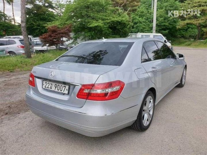 Mercedes Benz E Class 2011 — 5