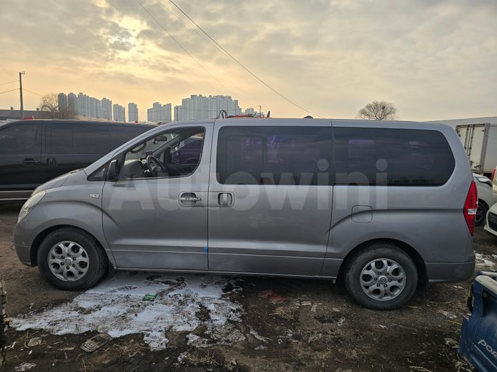 Hyundai Starex 2015 — 2