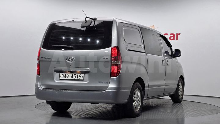 Hyundai Starex 2017 — 2