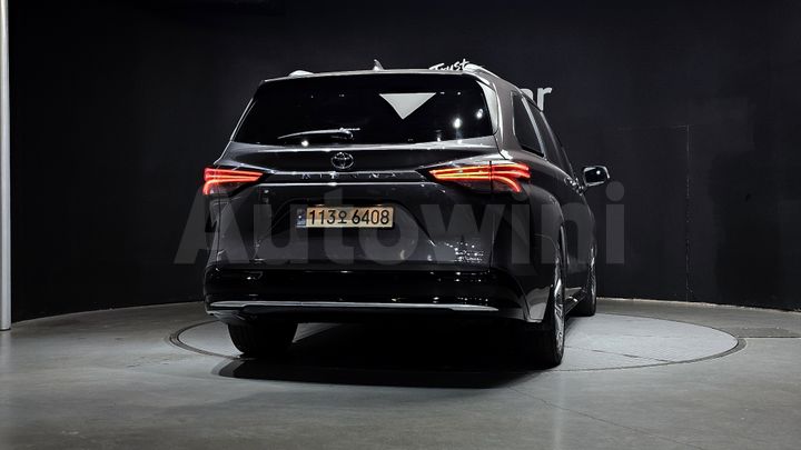 Toyota Sienna 2022 — 4