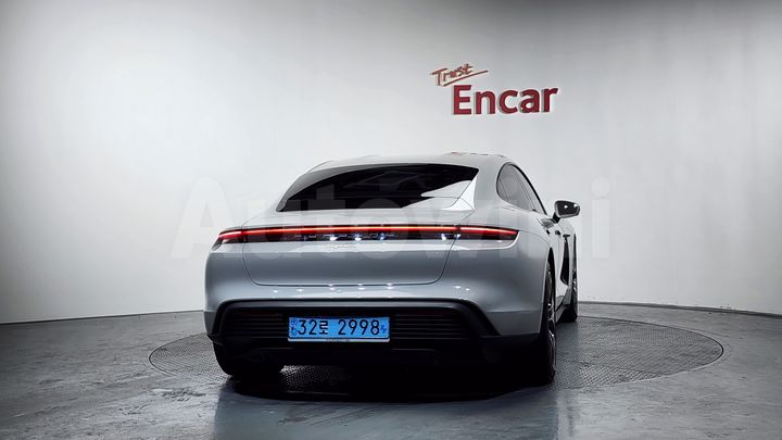 Porsche Taycan 2022 — 4