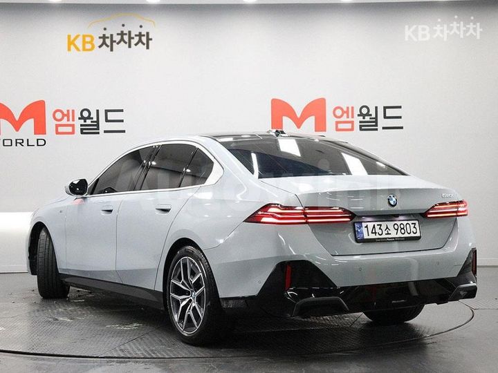 BMW 5 Series 2024 — 4