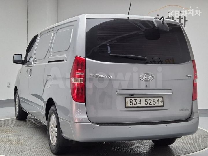 Hyundai Starex 2017 — 2