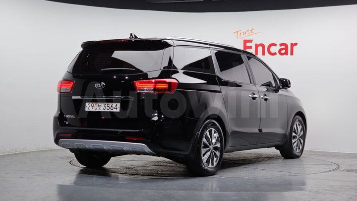 Kia Carnival 2017 — 2